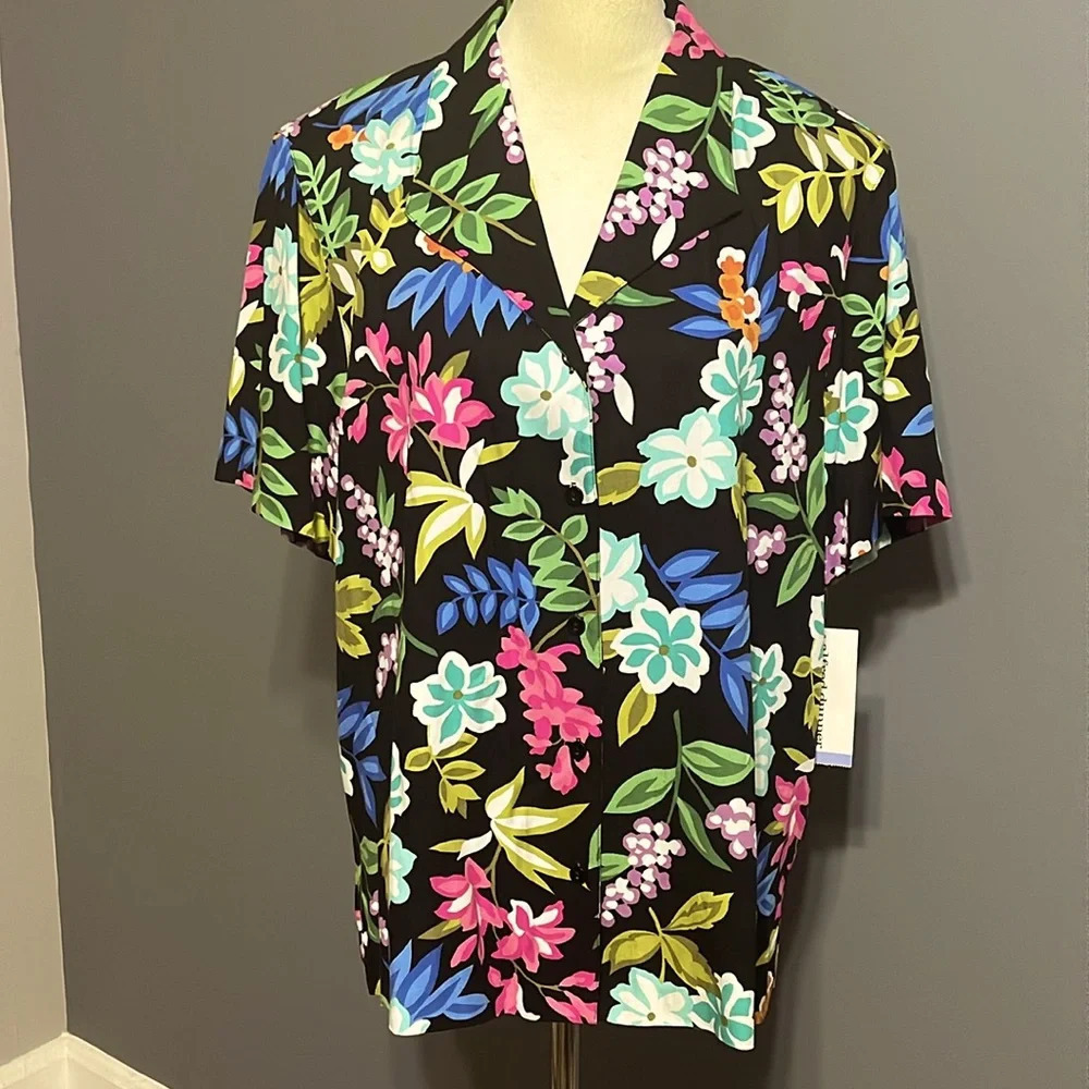 Alfred Dunner floral short sleeve button front top floral pattern size 18